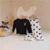 衣類セットベアリーダーガールズスーツ2024春の赤ちゃんオーバーオールと秋のかわいい黒いTシャツポルカドットサスペンダー2ピースセット