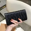 Marca de pele de carneiro plissado carteiras femininas bolsa longa moda versátil simples carteira rosa atacado