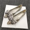 2024 Nya kvinnors skor spetsar båge platt skor guld pekade spetsiga skor damer brudtärna klänningskor balett skor