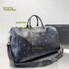 Sacs de soirée Sacs Duffel Duffel Duffle Bag Femmes Créateur De Mode Sac De Voyage Capacité Sac À Main En Métal Pendentif Homme Toile Cuir Unique Épaule Bandoulière Sac De Voyage