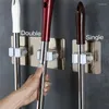 Ganchos adesivo multi-purpose fixado na parede mop organizador titular rack de armazenamento escova vassoura gancho cozinha banheiro forte