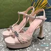 Scarpe da donna di design con tacco grosso, piattaforma impermeabile, cinturino in tessuto, punta aperta, marchio rosa sexy