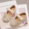 أحذية زفاف الفتيات Silver Bling Mary Janes Gold Cloth Princess Shoes Children's Flats Kids Kids Baby Dance Show Party 418a 240124