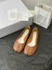 Tabi Ballerina 신발 고급 디자이너 샌들 샌들 신발 클래식 캐주얼 신발 발레 플랫 신발 발목 신발 양고기 가죽 품질 신발 공장 신발 상자와