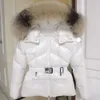 Пуховики из натурального меха с вышитым значком, пальто с капюшоном, теплая зимняя куртка с поясом, женская дизайнерская одежда