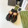 11 färger Ny mule flip flops loafer 10a kvalitet kvinnor luxurys herre läder platt strand slid designer toffel thong sandaler mans casual sko sommaren glidare flicka gåva