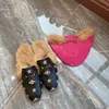 Projektant oryginalnych skórzanych kapcie konibit w tym samym stylu projektant popularna rodzina Najlepsza jakość Summer New Flows Flat Sandals Fashion Beach Brnad Women Trend Buty