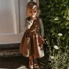 Girl Dresses Girl's Retro Corduroy Strappy Dress med fickor 2024 Autumn and Winter French Rustic Style Baby Swing Princess
