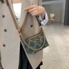 Bolsa de axilas jeans escuro de alta estética para mulheres com nicho, prática e luxuosa bolsa de ombro crossbody com corrente 2024 78% de desconto no atacado da loja