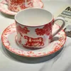 Taza de café de lujo con diseño de tigre de la selva roja, taza para el hogar y la Oficina con platillo, mango para desayuno, leche, zumo, té, regalo de cerámica, apto para microondas 240130