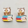 Boucles d'oreilles à tige en bois imprimé, petit hibou crayon arc-en-ciel sur livres empilés chenille enseignant Tellurion bijoux pour filles de l'école