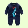 Baby Romper Designer varumärkesdräkt övergripande kläder Jumpsuit barn bodysuit för spädbarn outfit rompers jumpsuit5436601