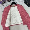 Женские куртки Дизайнерское винно-красное грубое твидовое шерстяное пальто для женщин осенне-зимнего темпераментного короткого светского кардигана с круглым вырезом V1CF