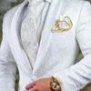 Giacca da uomo Abiti da uomo Scialle monopetto Risvolto Tessuto jacquard bianco Giacca a due pezzi Pantaloni Elegante Costume da sposo 240125