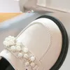 Spring and Autumn Childrens Leather Shoes Korean Fashion Kids Pearl Princess Shoes Girl Soft Sole School Casual Leather Shoes 240119