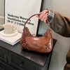 Schoudertassen Onderarmtas met een nichetextuur voor dames in 2023 nieuwe trendy herfst- en winter crossbodytas met enkele schouder high-end handtas new moon bagH2422