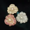 Broschen Hochwertige, mit Zirkonium gefüllte Lotusblatt-Brosche, exquisite natürliche Süßwasserperlen-Pflanzenblätter, modischer Anzug-Jacken-Schmuck
