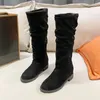 Botas femininas de couro meados de bezerro casual deslizamento no outono inverno longo apartamentos moda plissado dedo do pé redondo preto elegante botas femininas