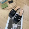 Flache Damen-Hausschuhe, Designer-Hausschuhe mit Kristallbuchstaben, Freizeit-Hausschuhe aus schwarzem Leder, Strandschuhe der Luxusmarke, klassische Outdoor-Hausschuhe für Damen, Slide Flat Sandal