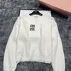 Designer tröja Cardigan Spring Loose Casual Knitwear Round Neck White Heavy Industry Soft Top Green Bead Letter Brodery