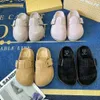 Naked Wolfe Slipper Designer tofflor Kvinnor Mocken Slides Platform Buckle Sandal Rubber Glides Winter Baotou Mule Fashion Mules Storlek 35-44