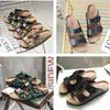 Женские дизайнерские флопы Flip Sandals Summer Slipper Fashion Leather Slides Metal Chain Ladies Casual 19