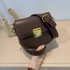 Schoudertassen Populaire kleine damestassen van dit jaar in 2023 nieuwe trendy crossbodytassen voor dames met hoogwaardig textuurnicheontwerp voor zadeltassenH2422