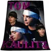 담요는 레트로 밴드의 Tom Cowlitz Tokyo El Flannel All Season Blanket에 적합합니다.