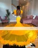 Seksi 2024 sarı balo elbisesi boncuklu kristal rhinestones tüyleri elbiseler doğum günü partisi elbiseler deniz kızı gece elbisesi bornoz