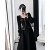 Robes décontractées Gagarich Robe noire Femmes Robes élégantes Automne 2024 Col carré Français Vintage Slim Petit Parfumé