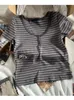 Vintage Slim randig knapp Tees Women Casual Round Neck Summer Short Sleeve Crop Top Chic Y2K Streetwear Classic Cotton T-Shirt 240125
