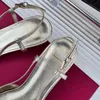 4 / 8cm Femmes Slingbacks Crystal Designer Sandals Stiletto Sexy Wedding Bride Luxury Toes pointues Baotou Party Slip on Rhinestone Talons Chaussures