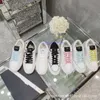 Sapatos de desenhista Chaneles Sneaker Casal Sapatos 2024 Respirável Carta Gradiente Colorido Grosso Sola Elevada Sapatos Toalhas UH0I