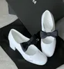 2024 Designer in pelle verniciata Tacchi alti Mary Janes canale Donna Punta tonda Fibbia alla caviglia Décolleté con plateau Donna piatta Stabile Tacco spesso Scarpe con fiocco nere per feste