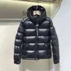 Mens Down Parkas Designer Jackor för män Winter Puffer Jacket Rockar vadderade och förtjockade Windbreaker Classic France Brand Hooded Zip Warm Matter Moncla