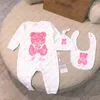 Projektant nowonarodzonego dziecka rompers niemowlę dzieci Zestaw Boys Bodysuit Printing Bear Romper Girl Dibs BIBS CAP Stroje Zestaw 0-24 miesiąca CSD2402031-8
