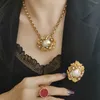 Kolczyki naszyjne Zestaw Vintage Cameo Flower Clips Clips Studs Broch Elegancka biżuteria dla kobiet Accessorie