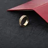 Klasyczne projektowanie pierścionków miłosnych dla kobiet 316L Tytanium Steel Wedding Pierścionki Biżuteria Pełna sześcienna cyrkonia Paved261Q