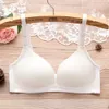 Bras Bras Teenage Girls Active Bra Wireless samlade tunn mjuk bomullsunderkläder Full Cup Push Up Bh Smooth Breatble Lingerie Women YQ240203