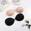 Reggiseni Reggiseni 1/2 pezzi Donne sexy Reggiseno push up invisibile Busto in silicone autoadesivo Chiusura anteriore Reggiseno appiccicoso Reggiseno senza spalline senza schienale in pelle nera YQ240203