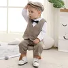 Born Boy Abiti formali Set Infant Boy Gentleman Compleanno Pagliaccetto Completo con cappello Gilet Manica lunga Tuta infantile Completo formale 240123