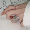 2024 Ins Top Verkoop Trouwringen Luxe Sieraden 925 Sterling Zilver Pave Witte Saffier CZ Diamanten Edelstenen Feest Dames Bruiloft Open Verstelbare Bloem Ring Cadeau