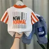 Set di abbigliamento Neonati maschi Colletti rovesciati estivi Abiti Boutique Camicia a maniche corte a righe Jeans Pantaloncini Tuta sportiva casual per bambini in due pezzi