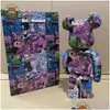 Киноигры Новое место Bearbrick 400% 28 см Longjiasheng Labubu Строительные блоки Жестокие медведи Модные тенденции украшения Маленькая кукла Handm Dhgdy