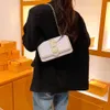 Mujer con nicho, lujo ligero, nueva sensación de alta gama, bolso cruzado pequeño y versátil con un solo hombro en relieve para ir al trabajo 2024 78% de descuento en tienda al por mayor