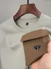 Męskie koszule 2024 Letnie wysokiej klasy okrągłe szyję krótkie rękawy Mężczyzn Casual Fashion Pocket T-shirt Half Wrinkle odporny na oddychanie top