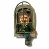 Elfo para fora da porta/janela árvore hugger impertinente jardim gnome estátua decoração de árvore 240122