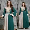 Abbigliamento etnico Stile di abito islamico musulmano con adesivi ricamati Eid Al Fitr Moda di lusso