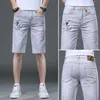 Mäns jeans designer fashionabla denim shorts sommar tunn mjuk elastisk mångsidig high fashion fem poäng byxor män 0mrj