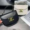 سرج محمول في وقت مبكر من الربيع الجديد النسائي متعدد الاستخدامات حقيبة كتف واحد كتف كتف Crossbody